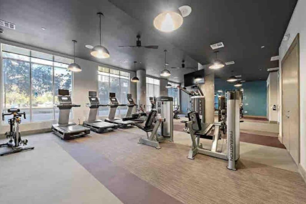 Fancy Apt Downtown. Pool. Gym. Lounge. Pet Ok Хьюстон Экстерьер фото